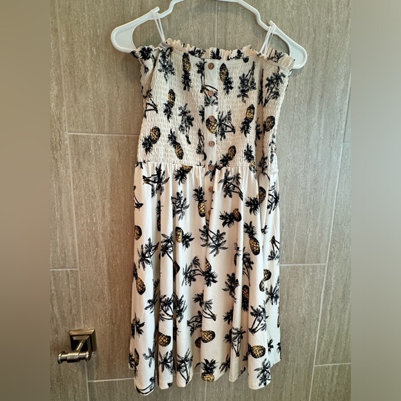 5 Adrene summer mini dresses - Picture 2 of 11